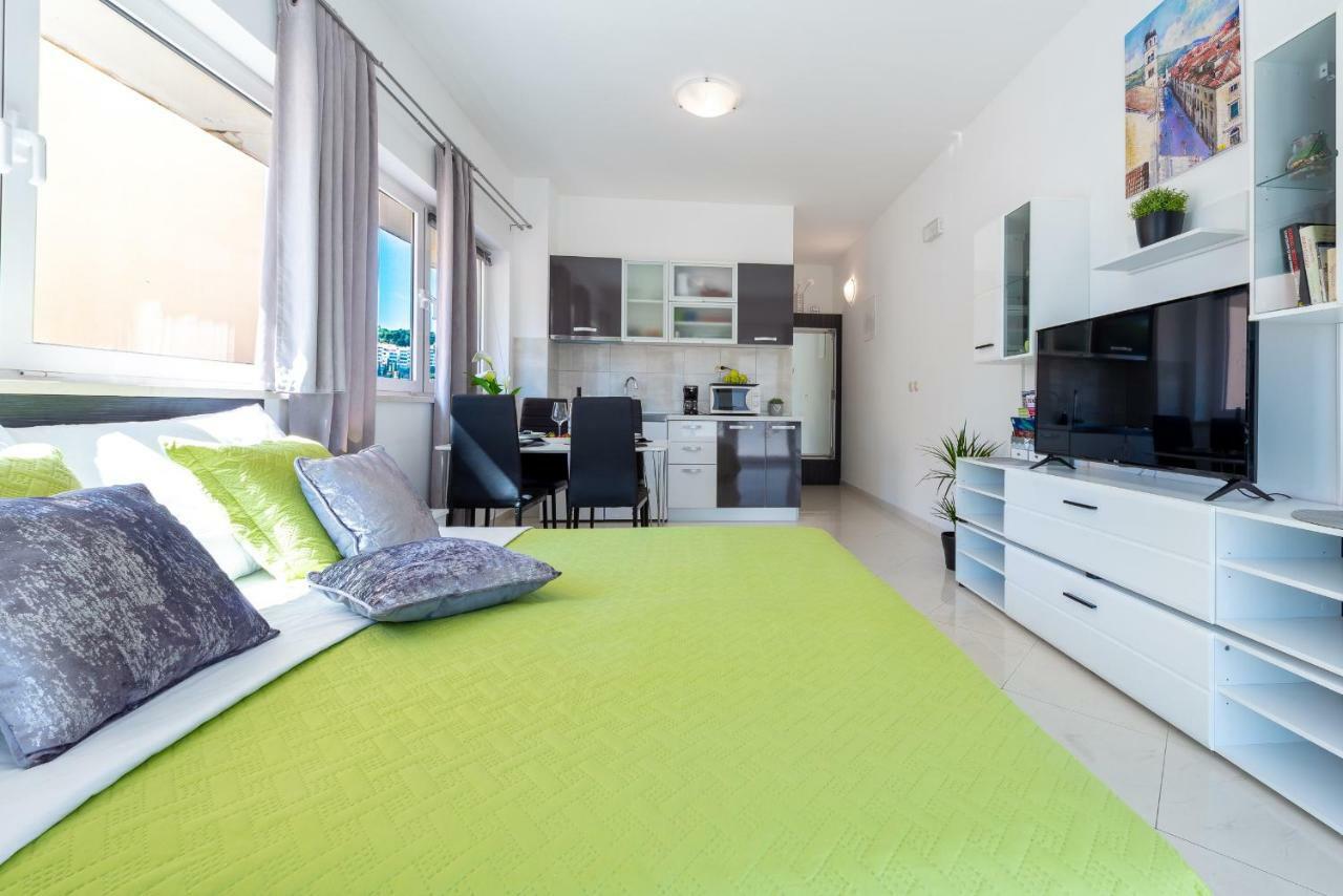 Apartment & - Free Parking *