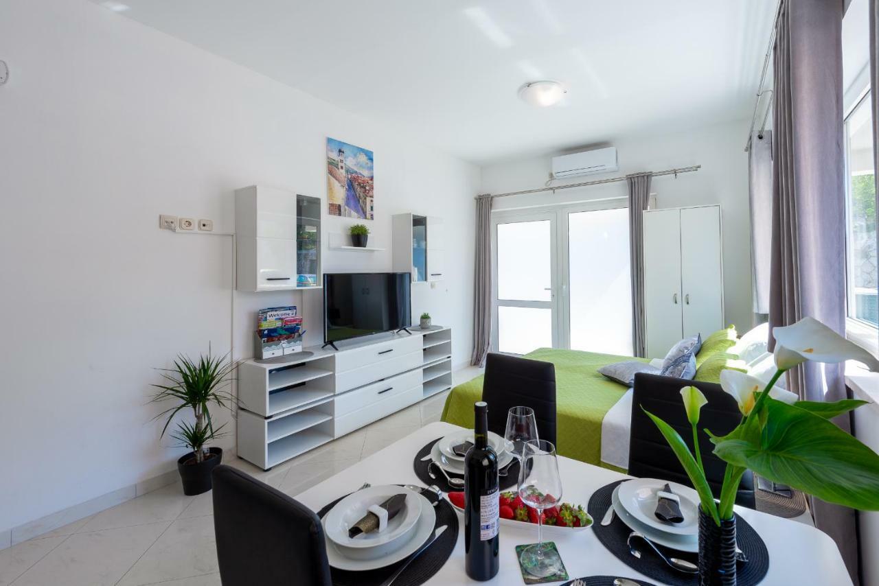 & - Free Parking Apartment *