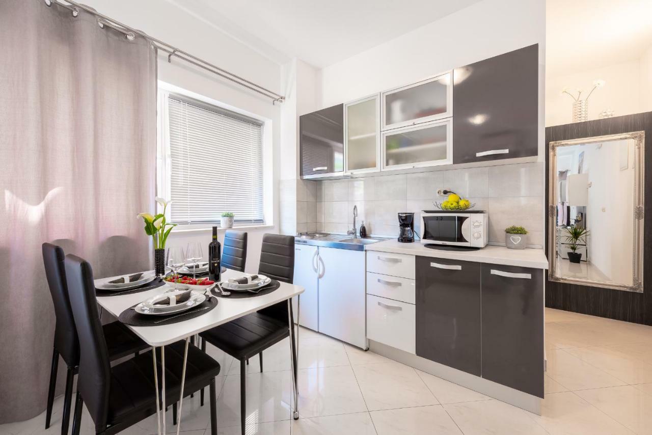 Apartment & - Free Parking *